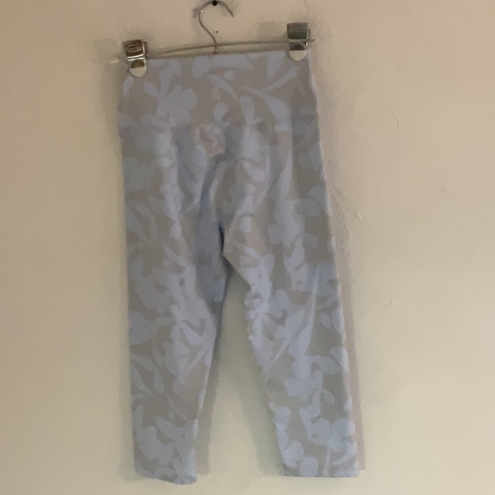Sage Collective Capri Leggings, Size XS, Light Blue/Sage, NWOT - Picture 2 of 4